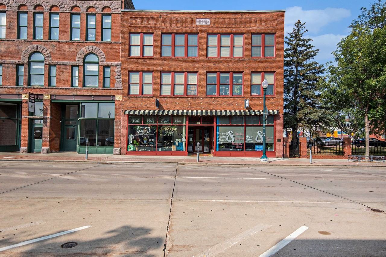 Historic Apartment in the Heart of Downtown Sioux Falls - Photo 2 of 6