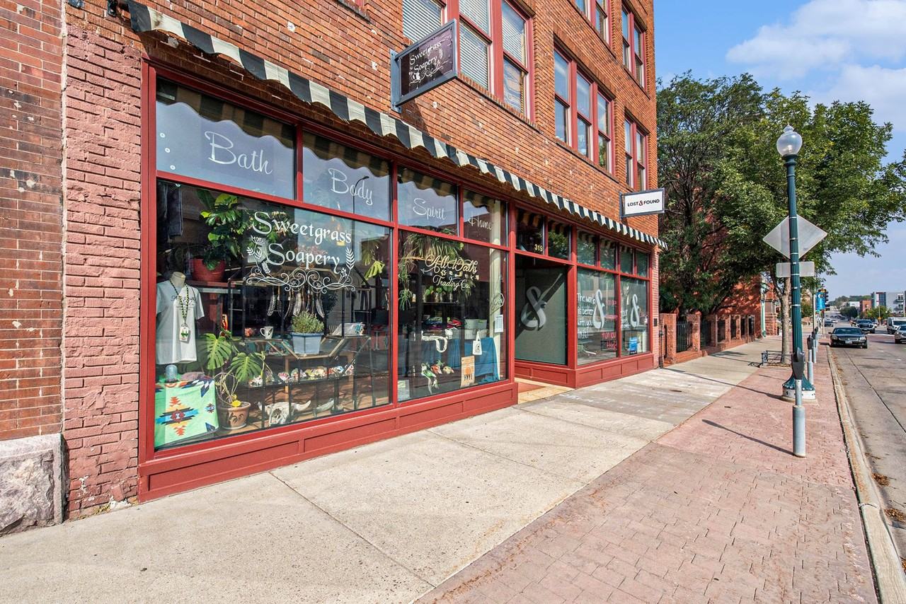 Historic Apartment in the Heart of Downtown Sioux Falls - Photo 3 of 6