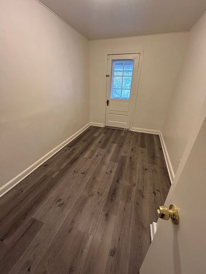 932 Sullivan Street - Photo 6 of 11