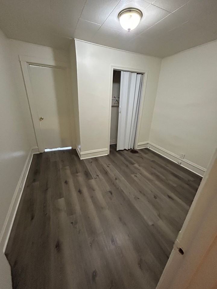 932 Sullivan Street - Photo 7 of 11