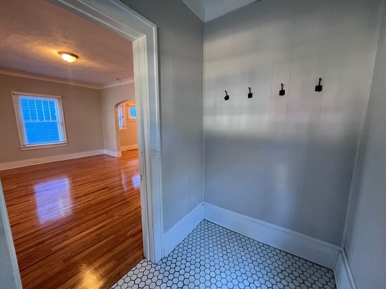 714 Union Ave Se - Photo 3 of 27