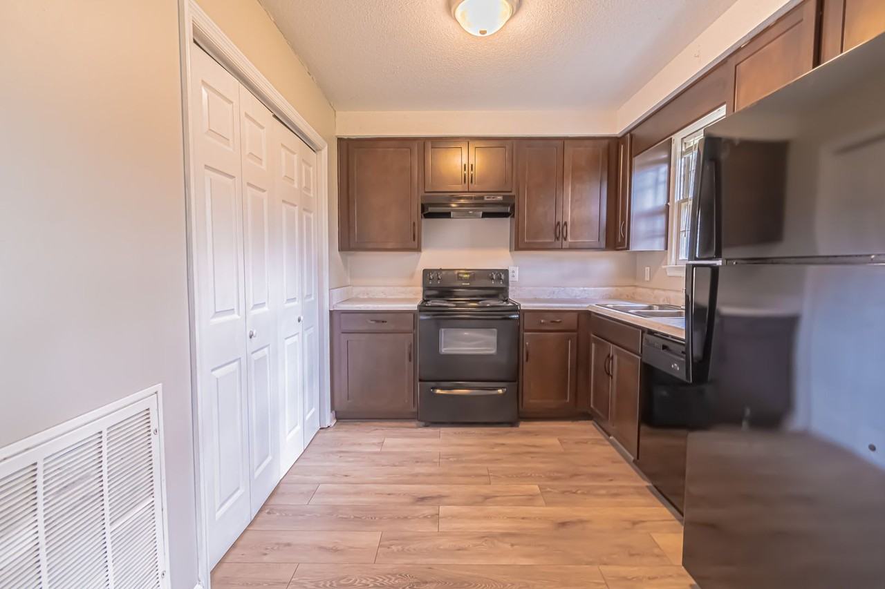 718 Ranch Hill Dr - Photo 4 of 20