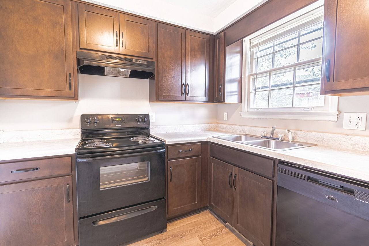 718 Ranch Hill Dr - Photo 5 of 20