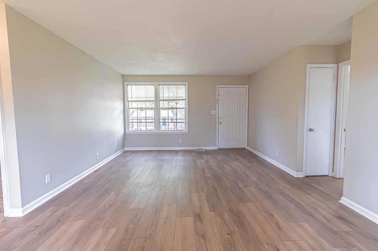 718 Ranch Hill Dr - Photo 3 of 20