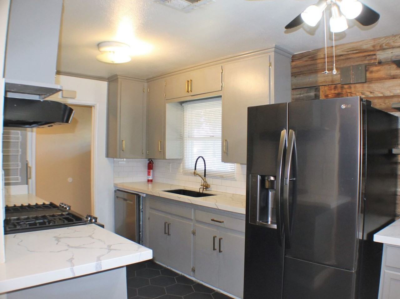 6580 Hillside Avenue - Photo 5 of 26