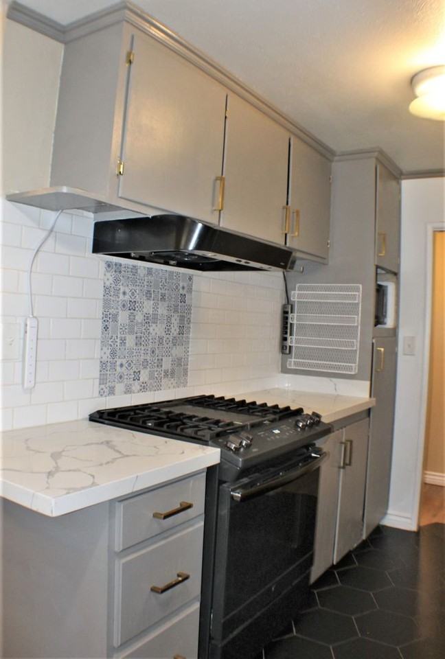 6580 Hillside Avenue - Photo 7 of 26