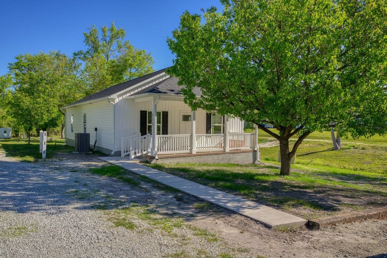 515 Peru Road - Photo 3 of 25