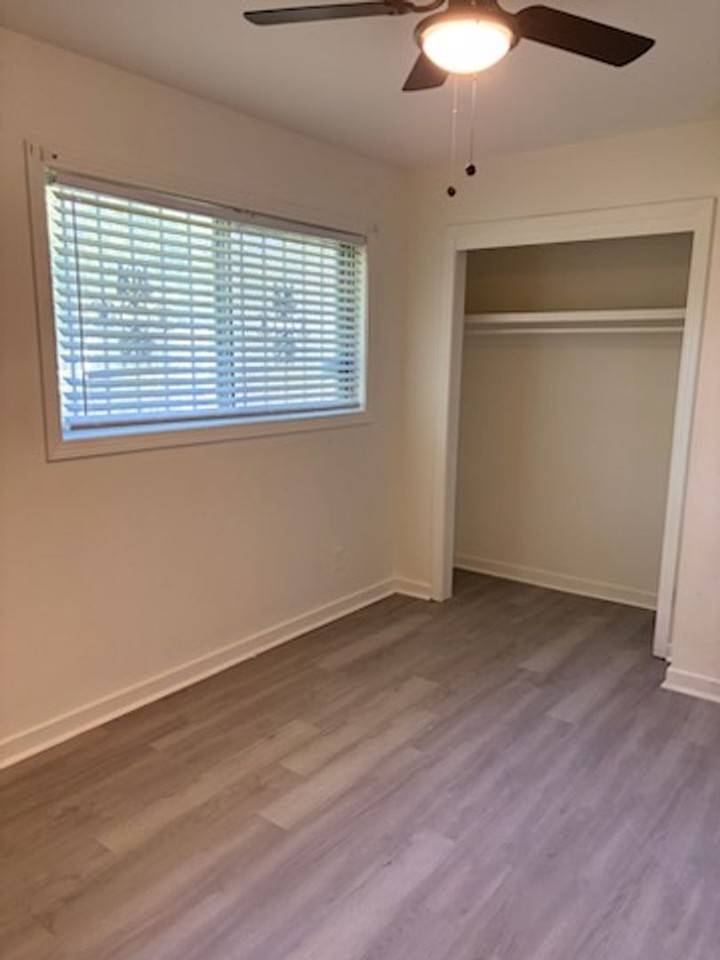 5408 Keele St - Photo 4 of 14