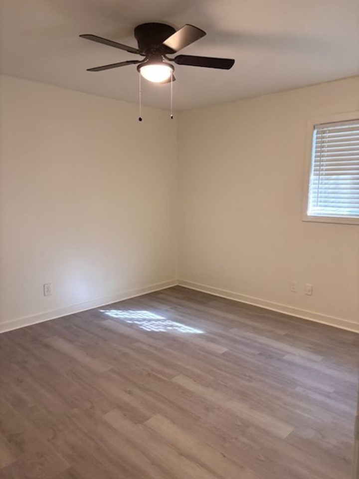 5408 Keele St - Photo 5 of 14