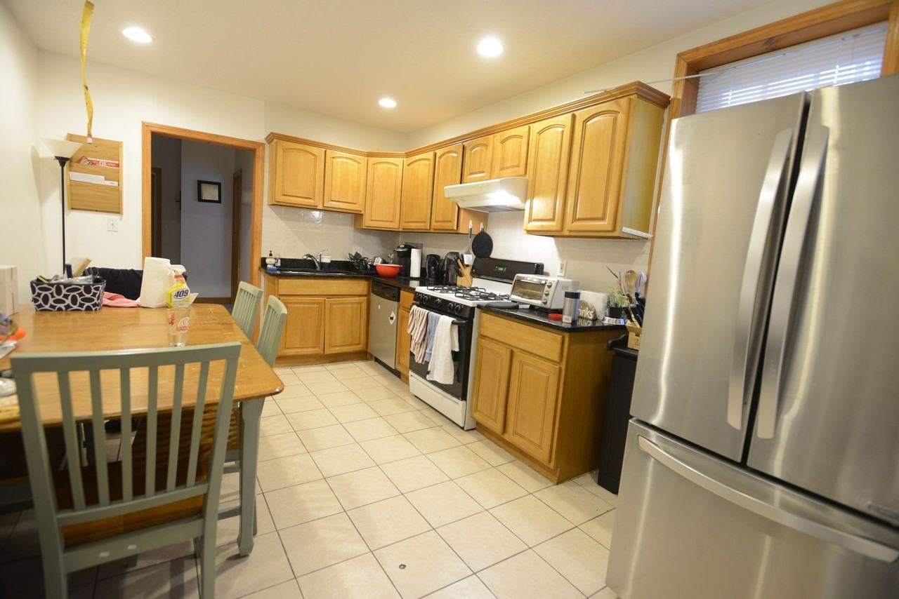 11 Gibbs St - Photo 2 of 6