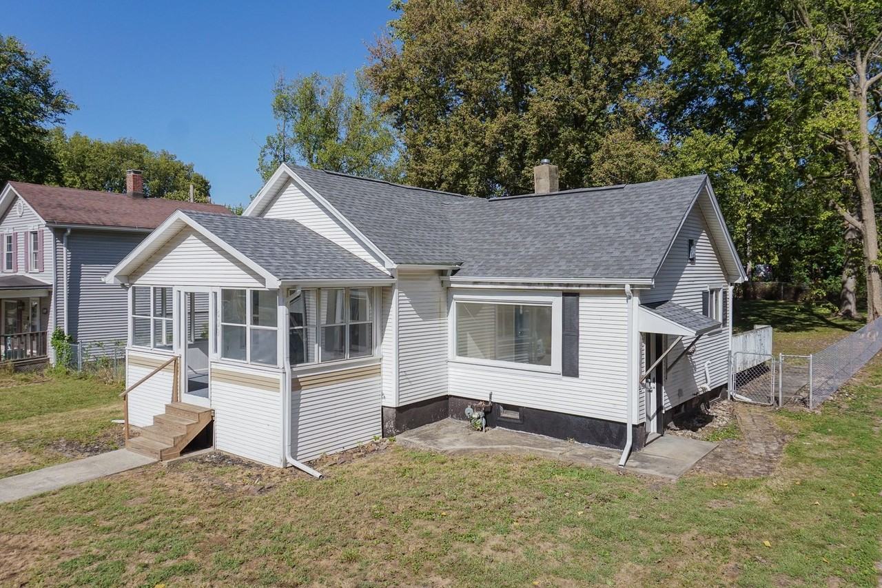 809 W Monroe St - Photo 2 of 28