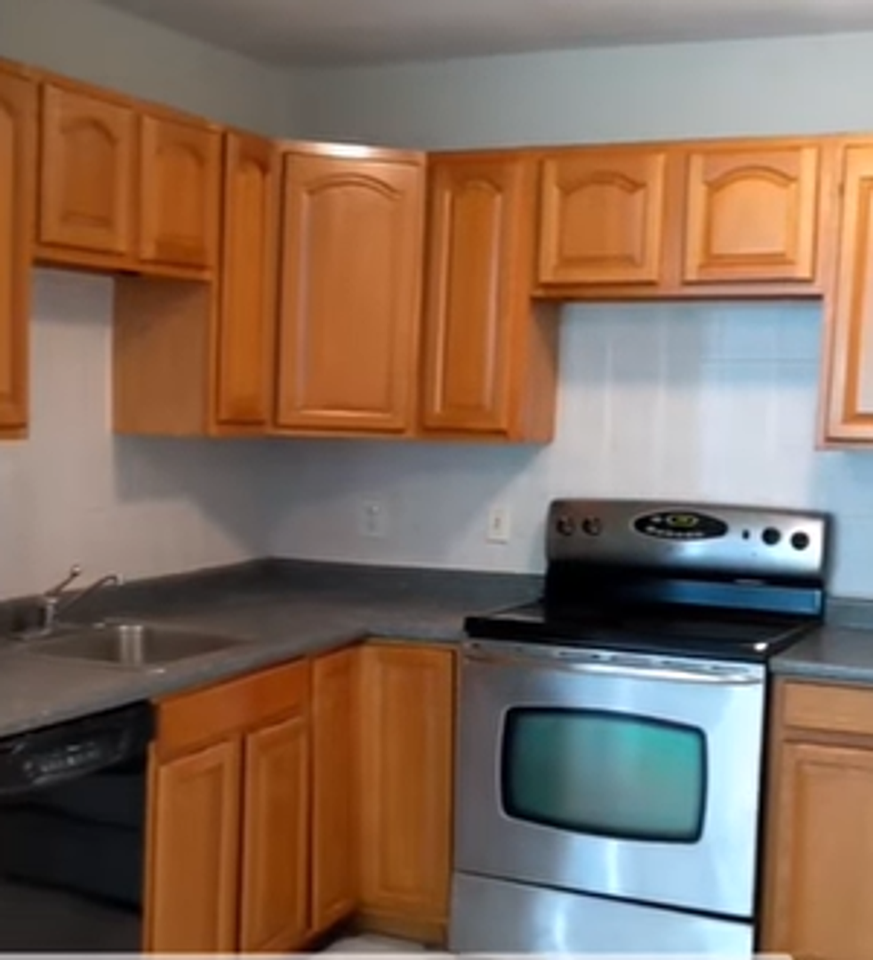 16 Riverside St - Photo 3 of 8