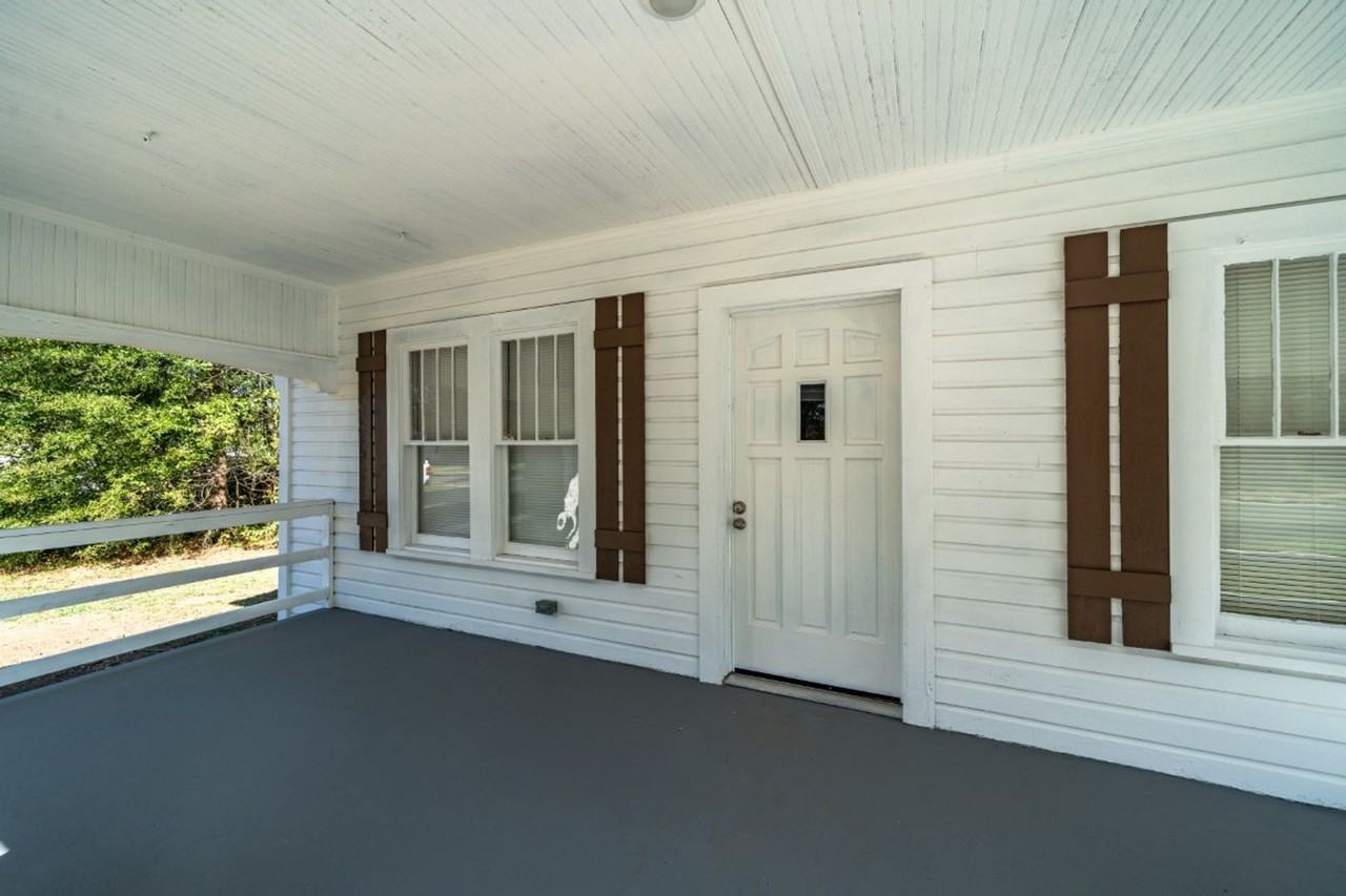 419 Gladys St - Photo 4 of 22