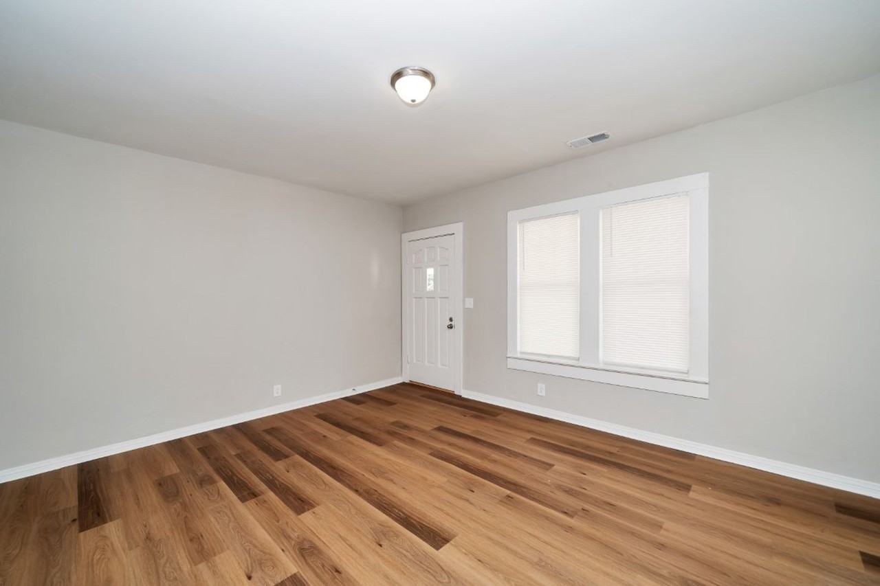 419 Gladys St - Photo 6 of 22