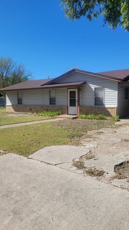 808 Mary St - Photo 2 of 20