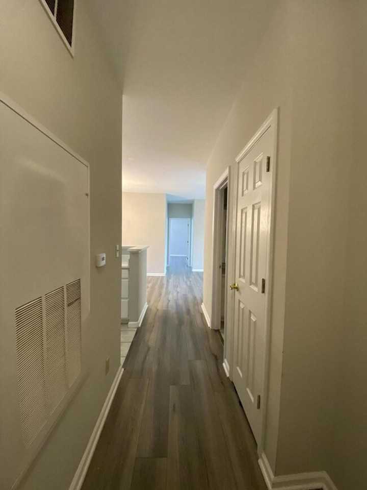 1600 Long Grove Dr - Photo 2 of 16