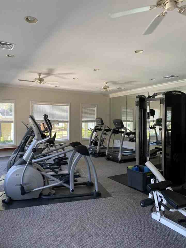 1600 Long Grove Dr - Photo 3 of 16