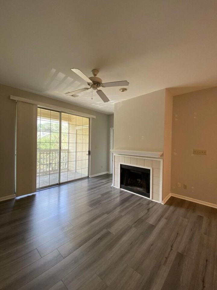 1600 Long Grove Dr - Photo 7 of 16