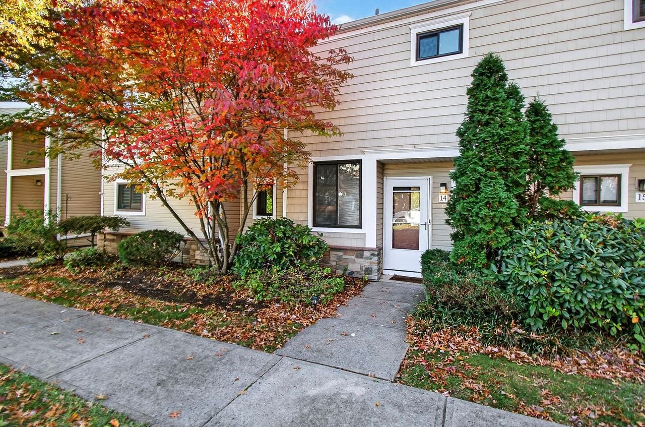 14 Carol Ct - Photo 2 of 24