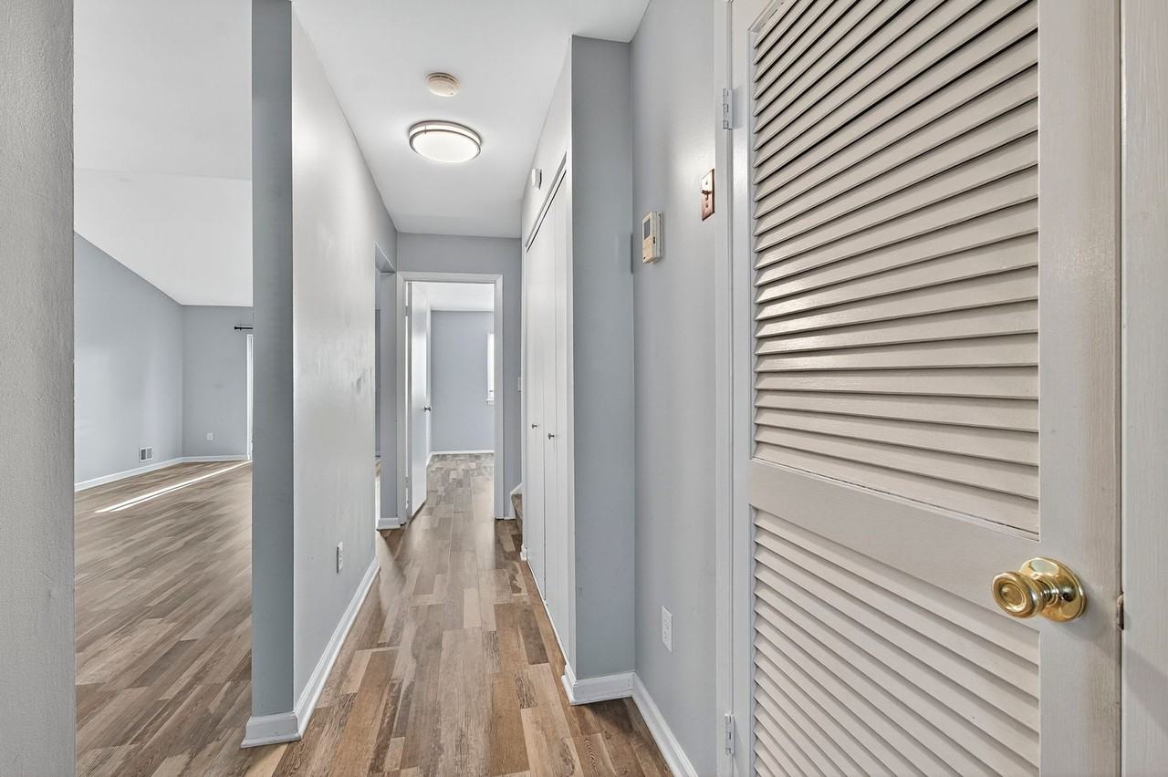 14 Carol Ct - Photo 3 of 24