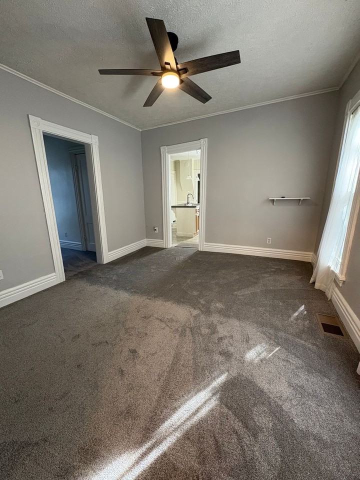 505 Caroline St - Photo 4 of 32