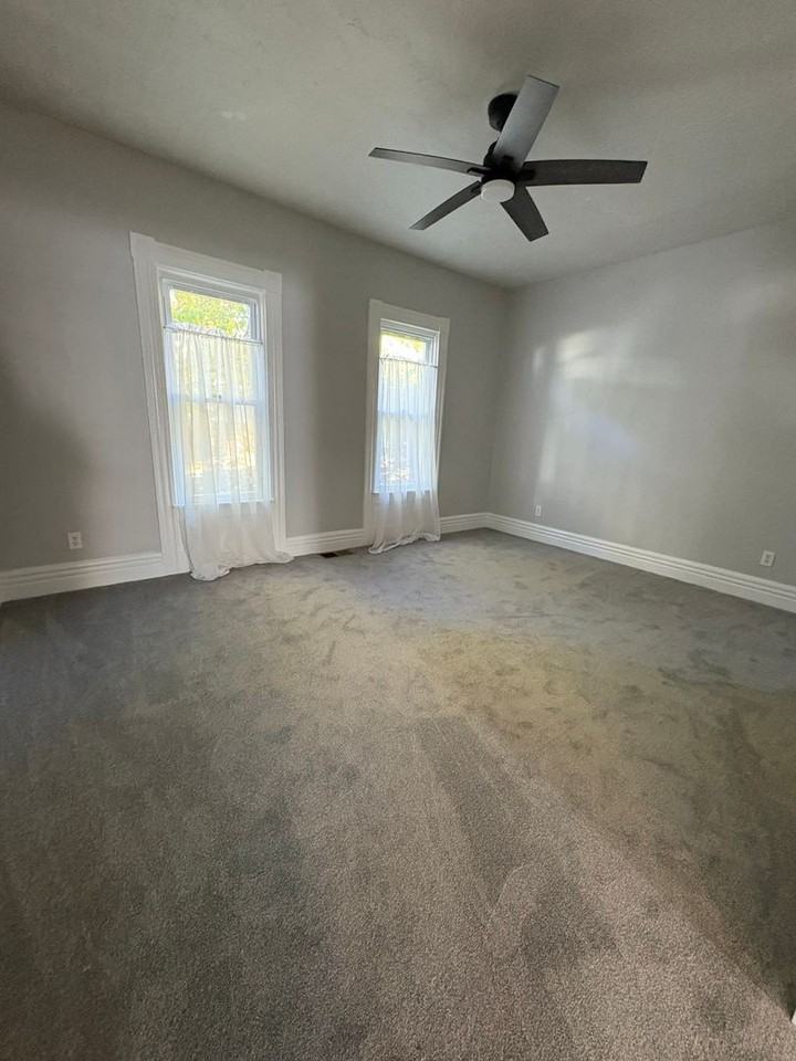 505 Caroline St - Photo 5 of 32