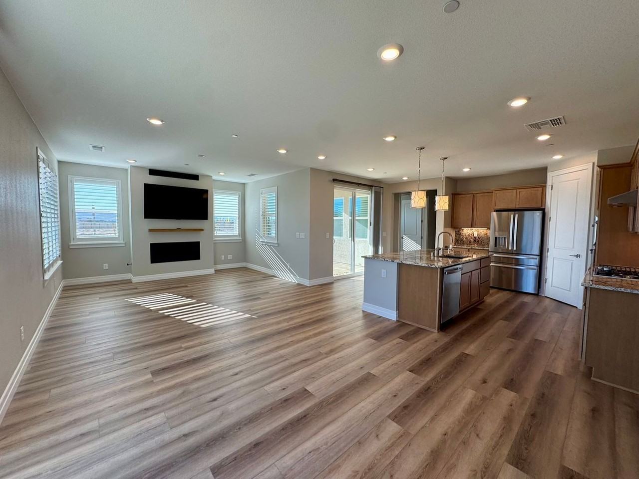 406 Heirloom St - Photo 4 of 16