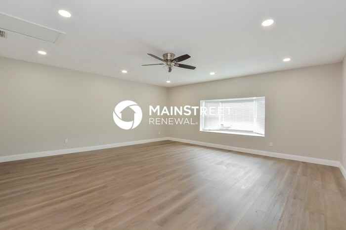 304 Sir Lawrence Drive - Photo 5 of 16