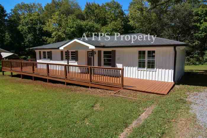 226 Cantrell Drive Southwest - Photo 2 of 27