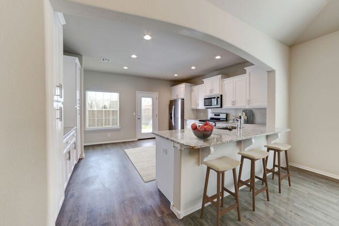 7732 S Chestnut Ave - Photo 7 of 33