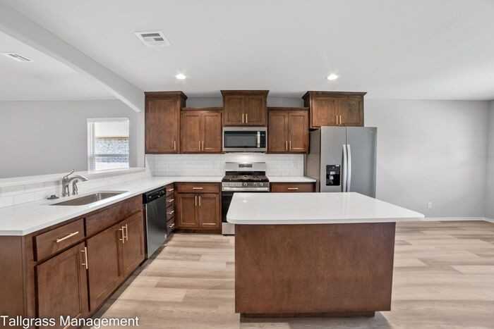 5329 Nassau Ave - Photo 2 of 35