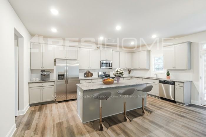 555 Quiet Cloud Dr - Photo 3 of 17