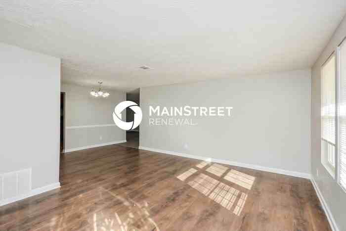 5176 Martins Crossing Rd - Photo 3 of 16