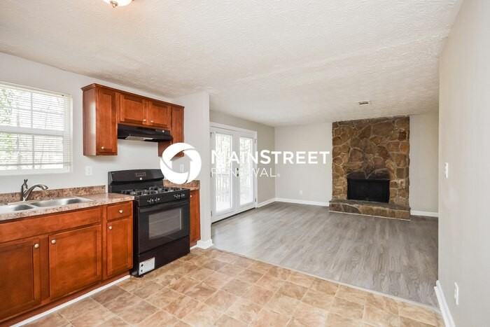 5176 Martins Crossing Rd - Photo 6 of 16