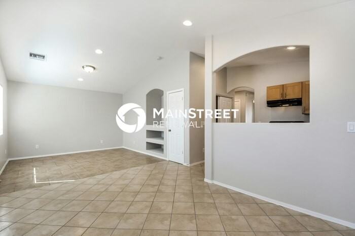 5040 S Fremont Ave - Photo 3 of 15