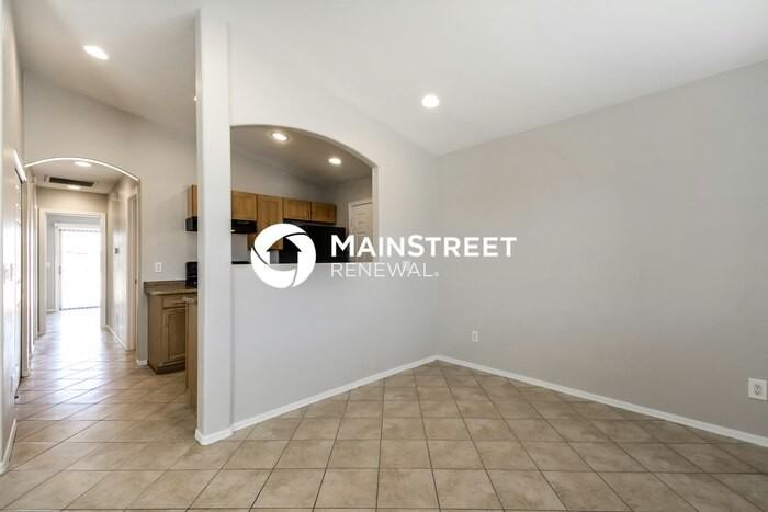 5040 S Fremont Ave - Photo 4 of 15