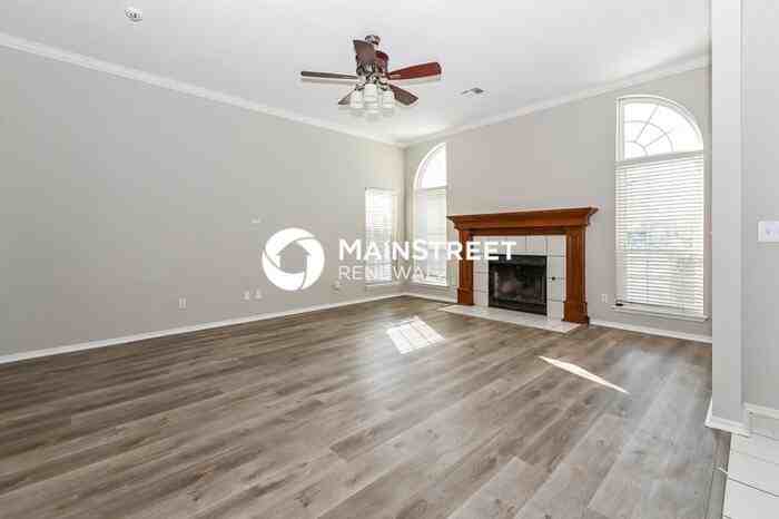 1513 Northwest 181st Street - Photo 5 of 16