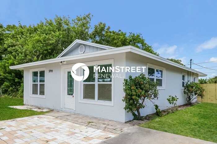 3299 Southeast Garden Street - Photo 3 of 16