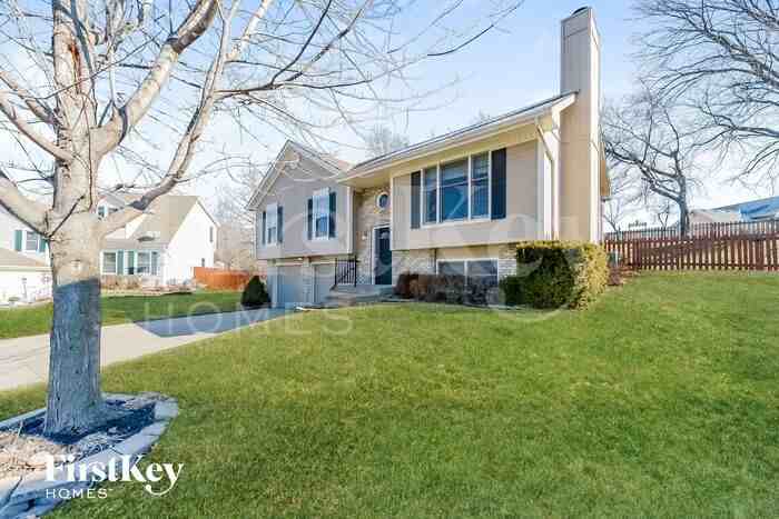 7928 Nw 74th Ct - Photo 2 of 15