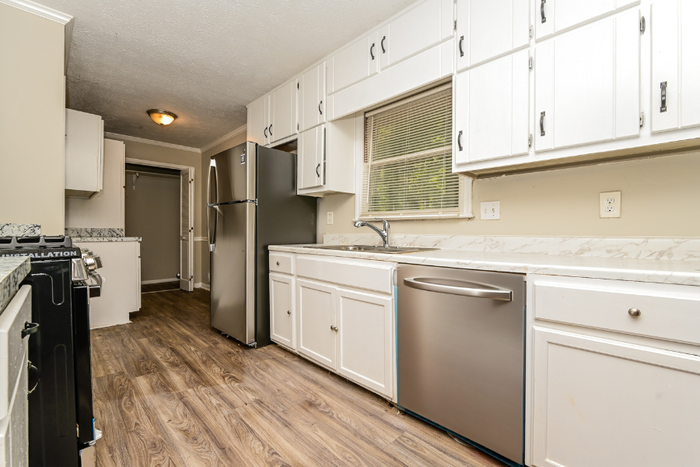 245 Devilla Ct - Photo 6 of 12