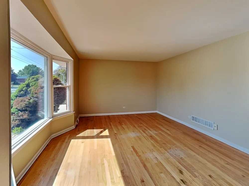 7649 S Oconto Ave #NA - Photo 2 of 12