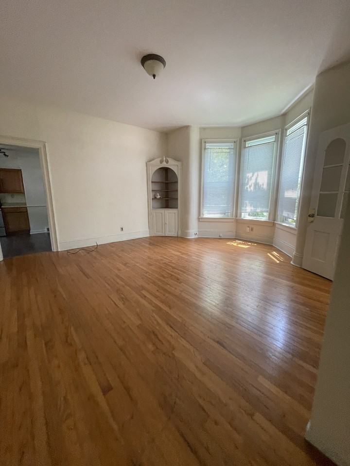 163 N Prairie St #163 - Photo 2 of 5