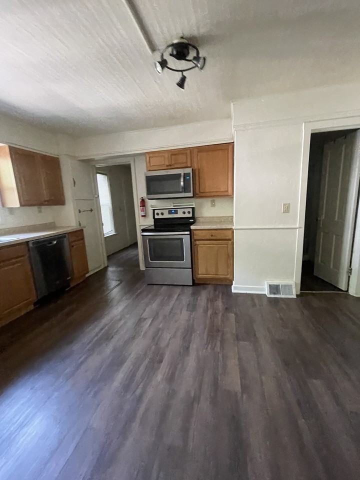 163 N Prairie St #163 - Photo 3 of 5