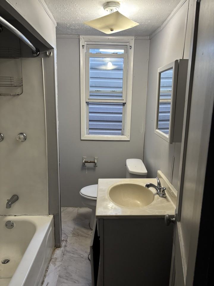 1143 E Webster St #NA - Photo 2 of 15