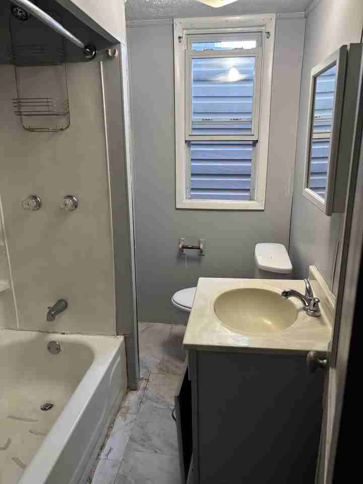 1143 E Webster St #NA - Photo 4 of 15