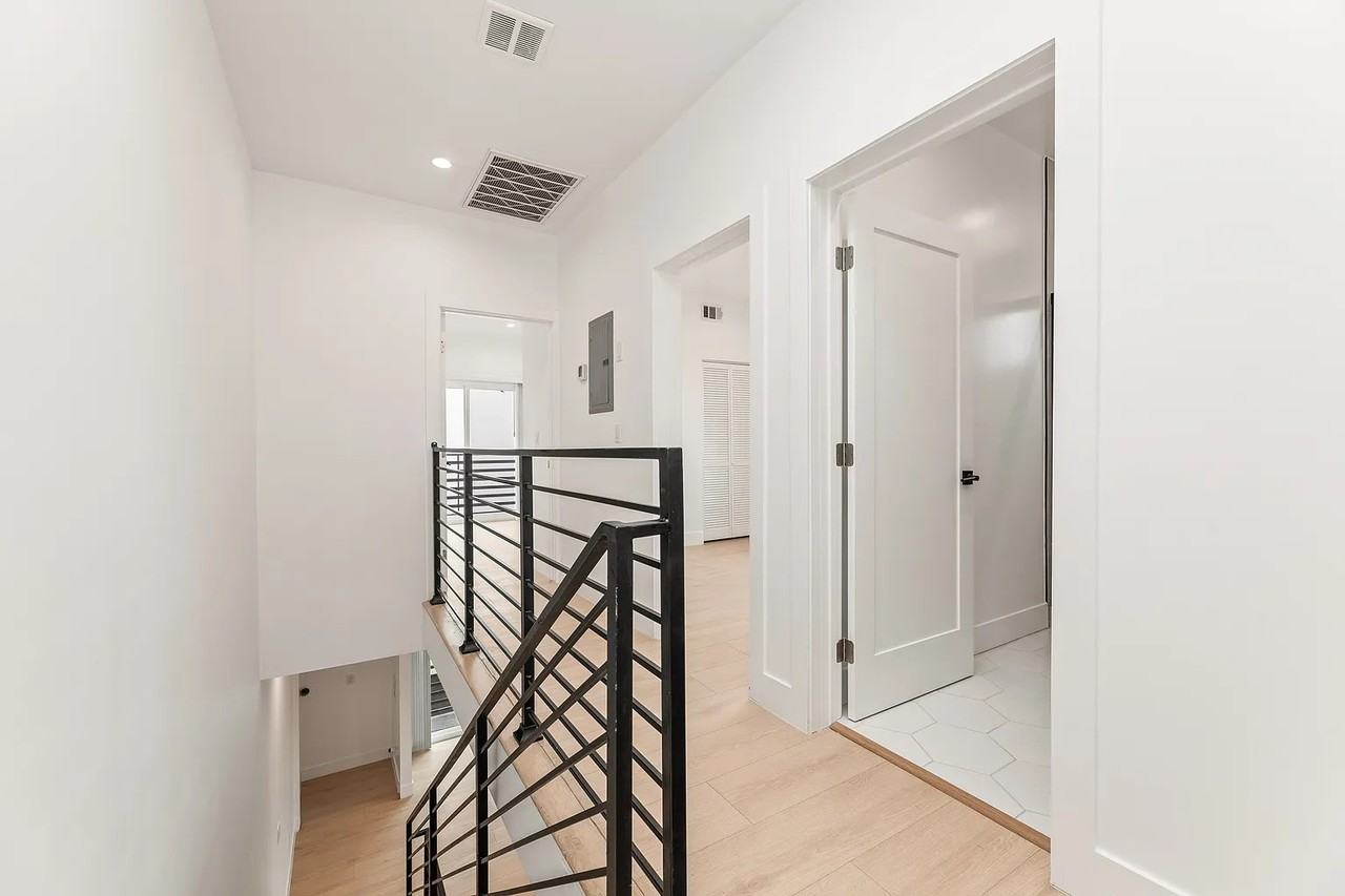 436 E 28th St #1 - Photo 4 of 12