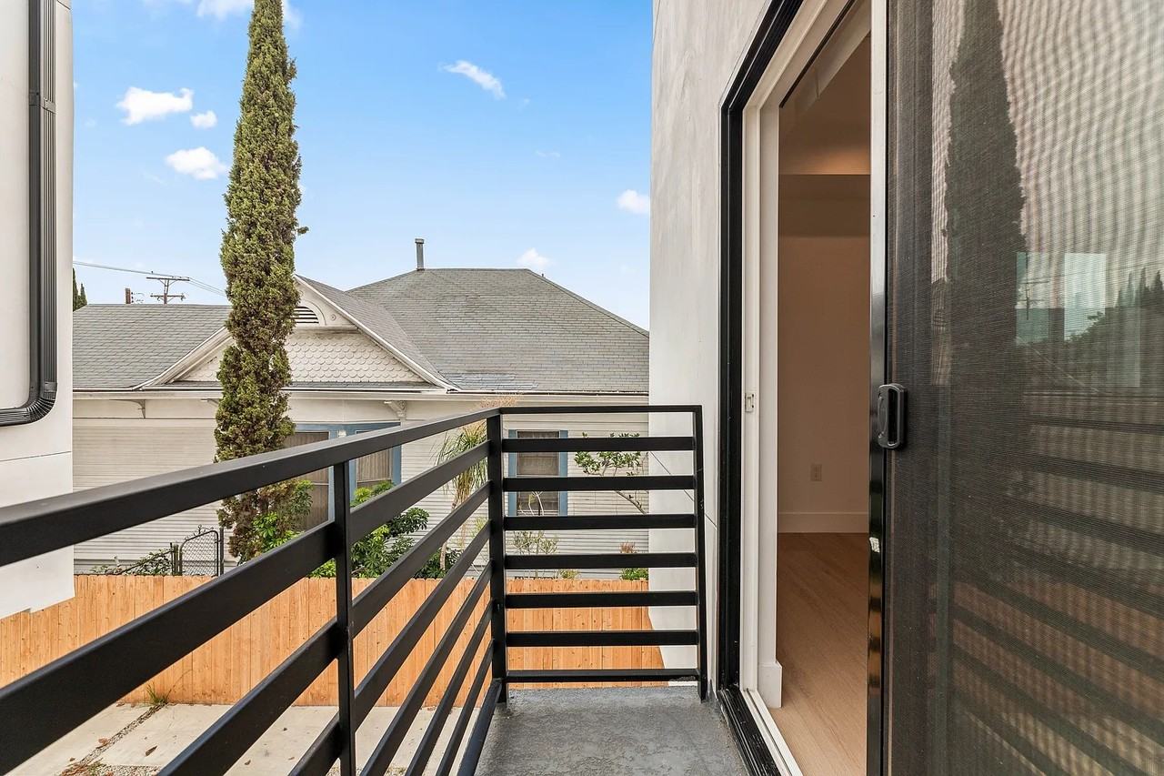 436 E 28th St #1 - Photo 5 of 12