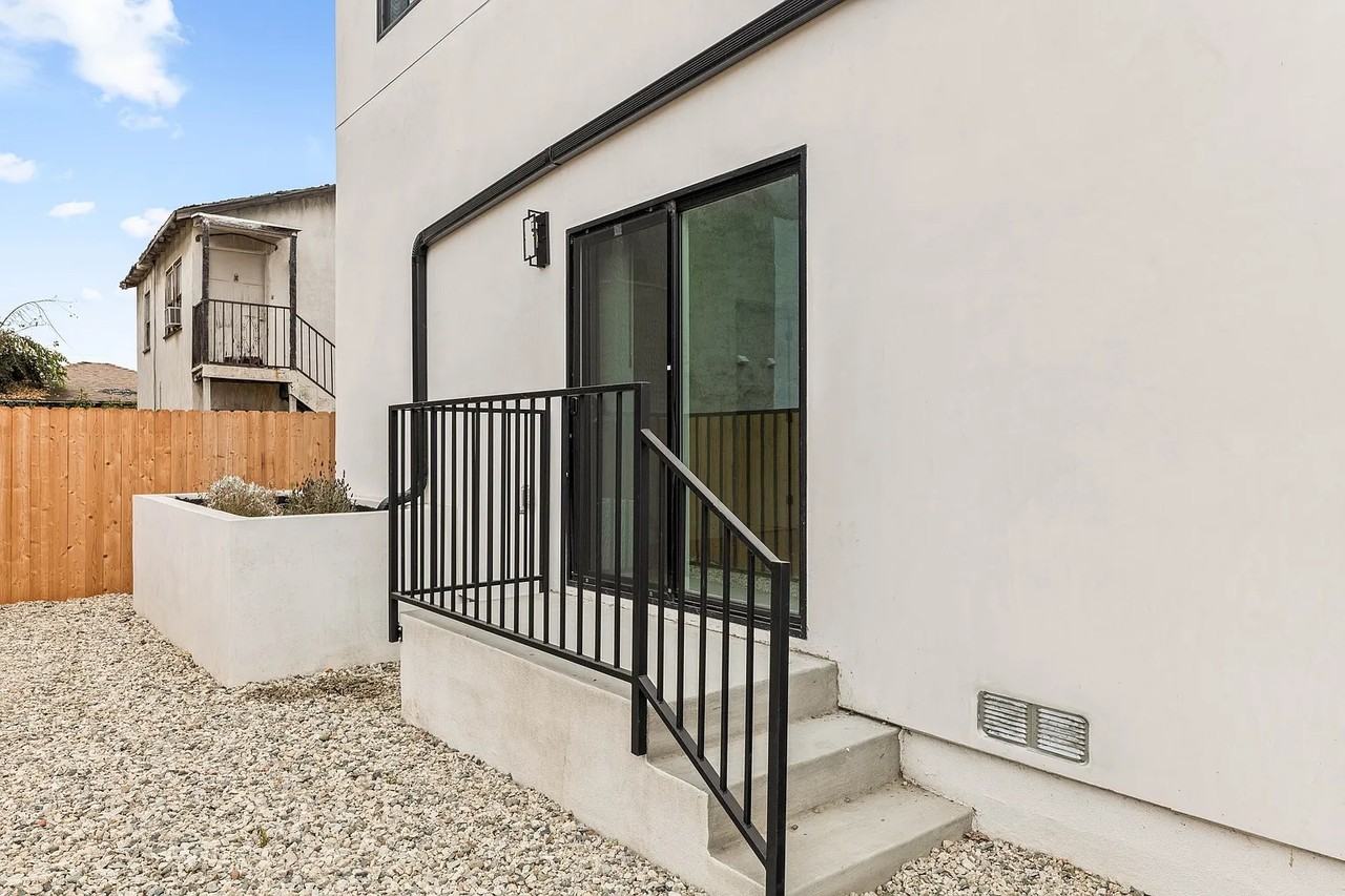 436 E 28th St #1 - Photo 6 of 12