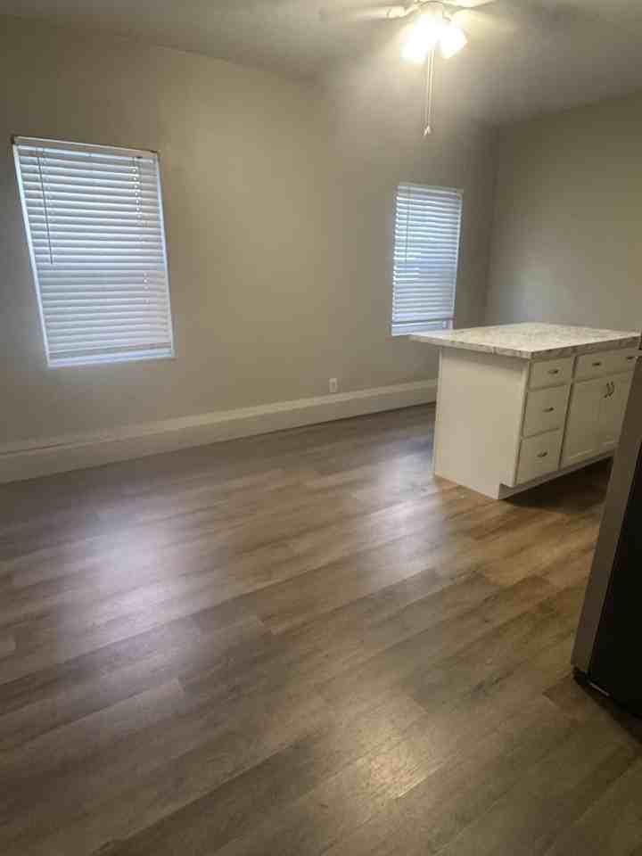 1641 Sycamore - Photo 7 of 29