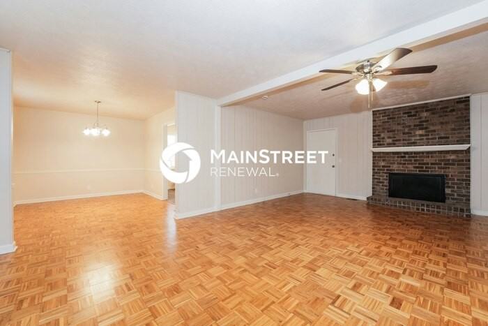 2236 Kings Forest Drive Southeast - Photo 4 of 18